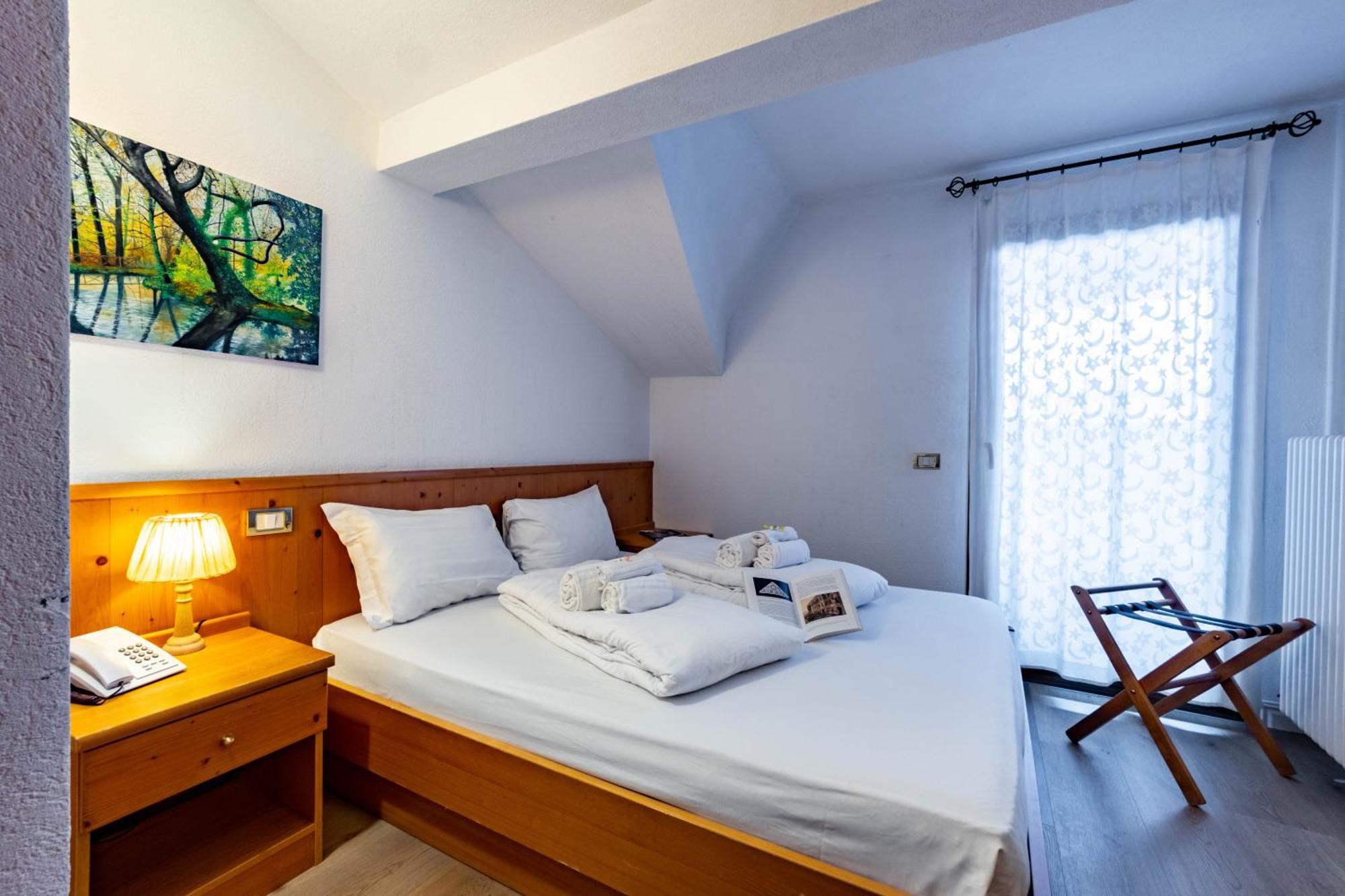 Grizzly Hotel